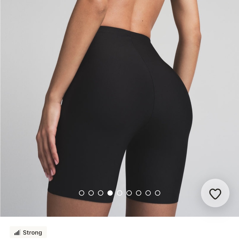SKIMS Black High-Waist Shapewear Shorts M w BUTT enhancer 🥴